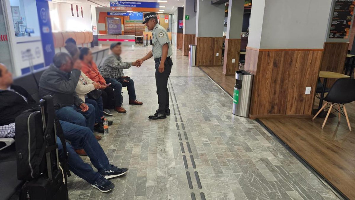 GN_MEXICO_'s tweet image. ¡Tu participación es importante para mantener un entorno seguro! En #Zacatecas, integrantes de la #GuardiaNacional efectúan recorridos preventivos y de proximidad social en plazas comerciales y calles en diversos municipios del estado, con la finalidad de conocer las necesidades