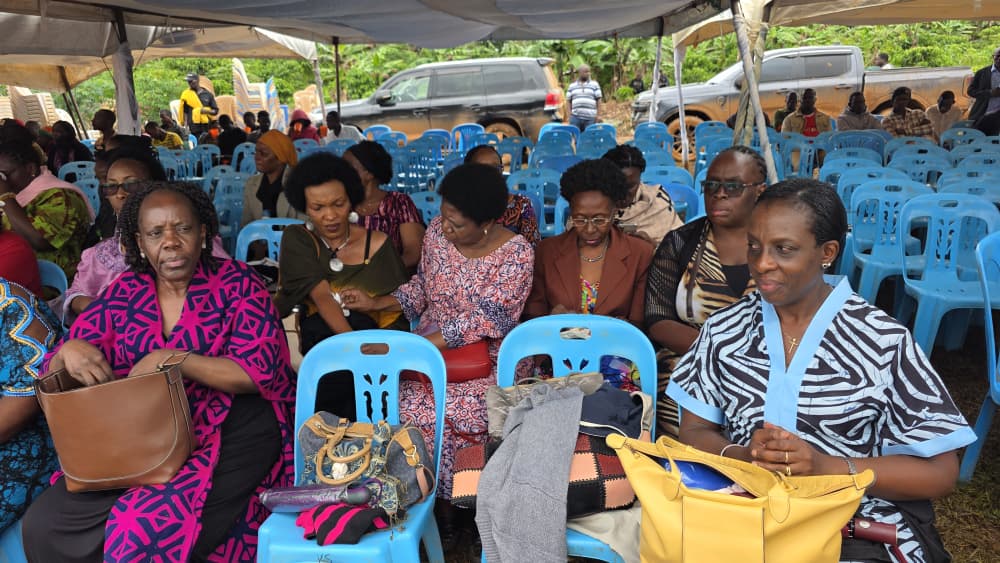 RotaryClubofSu2's tweet image. CONDOLENCES &amp;amp; GRATITUDE 🙏🏽

The Rotary Club of Sunrise-Kampala extends our heartfelt condolences to DGN Jane Kabugo on the passing of her beloved sister. 

In moments of grief, family shows up. We thank our #Sunrisers, for solidarity and Sense of Family 

#RIP Lucy