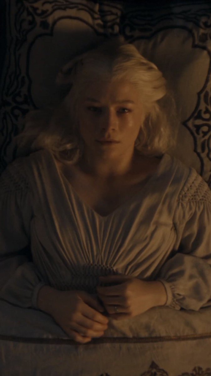 rhaenyra targaryen scenes tweet media