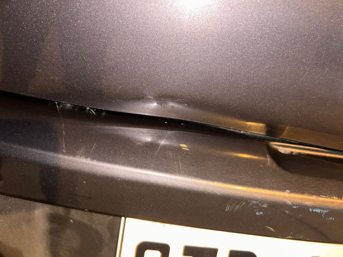 #DenunciaCiudadana
Conductor del aveo gris choca por atrás al vehículo de una chica y luego se le da a la fuga.