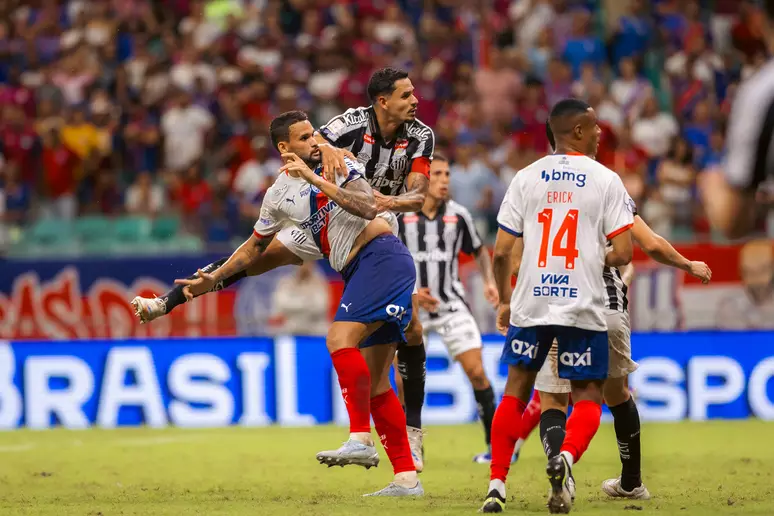 maksud28's tweet photo. O roteiro cruel se repete! 🎬📉 O Santos amassa, cria, sai na frente, mas a incapacidade crônica de "matar o jogo" volta a custar caro. O empate amargo contra o Bahia na Fonte Nova expõe a ferida aberta de um time que flerta perigosamente com o abismo do Z-4. Falta frieza?

Leia nossa crônica completa sobre o drama do Peixe no Brasileirão: https://t.co/jzqGK1PkcD
#SantosFC #Bahia #Brasileirao2026 #Peixe #FutebolBrasileiro #SerieA
