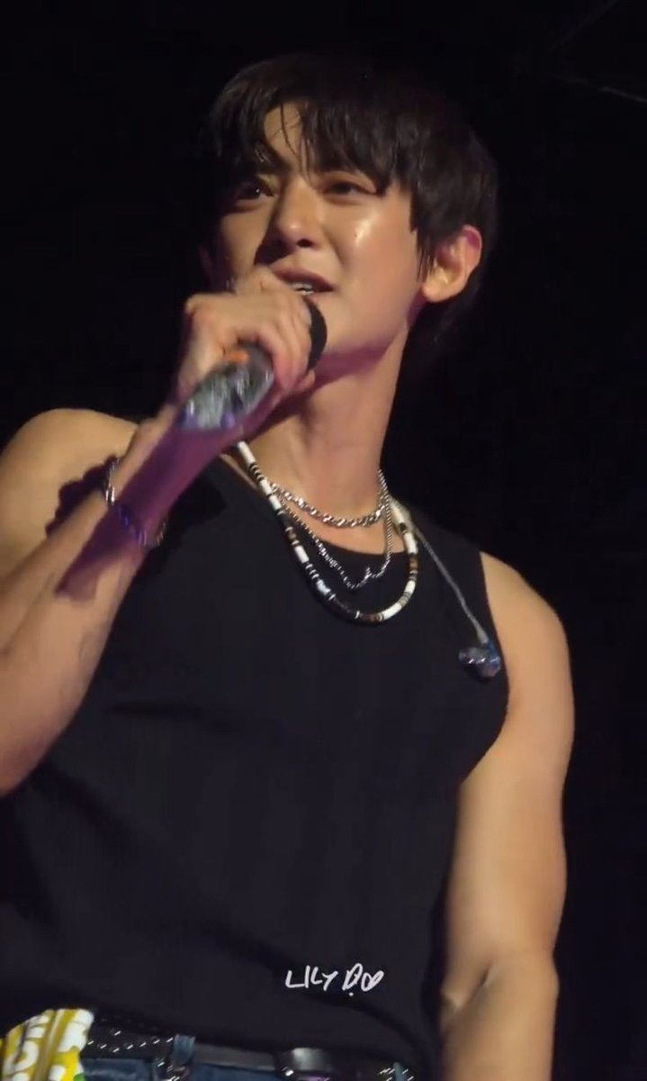 Chanyeol Thirst Traps tweet media