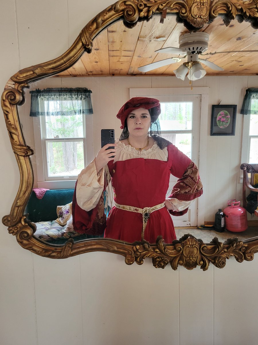 cjbutzen's tweet image. #LARP weekend! One of our players has a cabin on the land, which is veeery helpful for those of us who are playing "fancy" characters and need to get painted up. Love this look! #costume #crafting