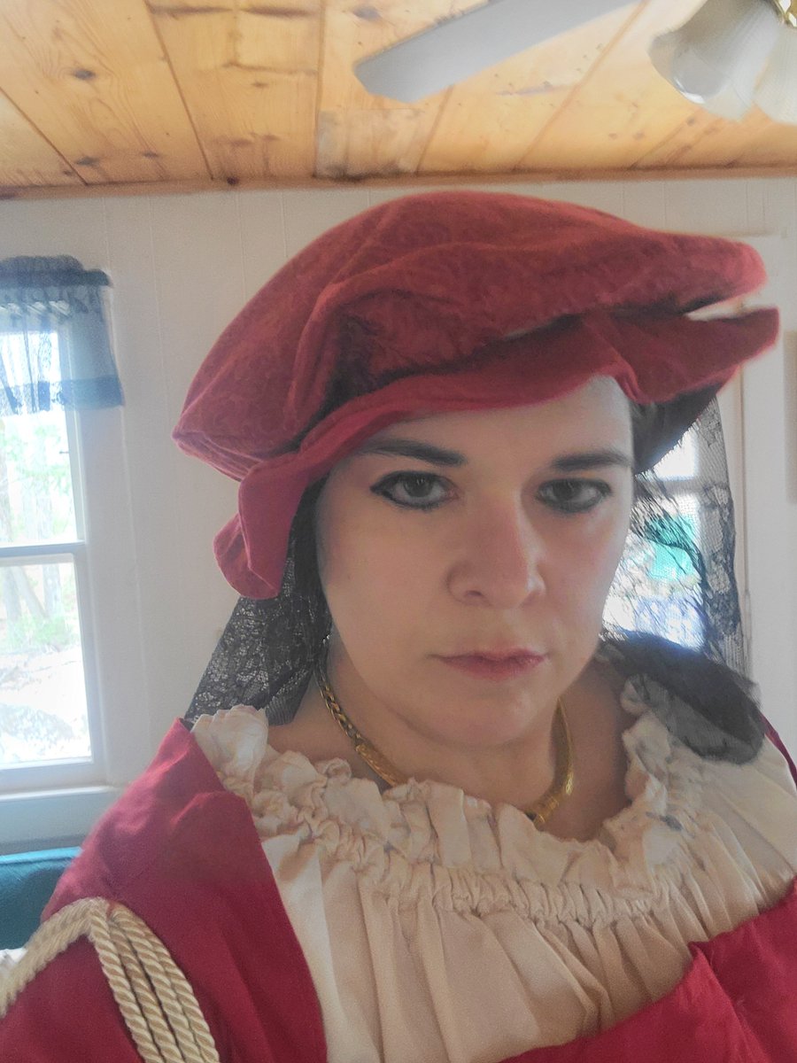 cjbutzen's tweet image. #LARP weekend! One of our players has a cabin on the land, which is veeery helpful for those of us who are playing "fancy" characters and need to get painted up. Love this look! #costume #crafting