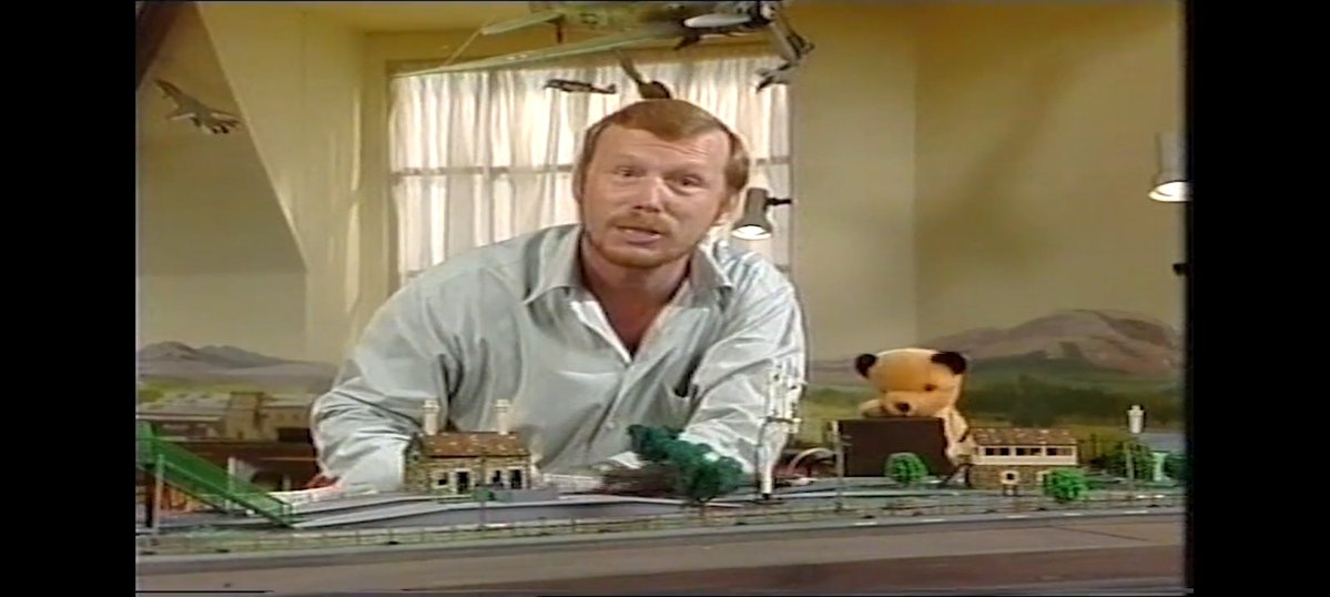 ModelRailsandMe's tweet image. Todays #throwback is a classic #Sooty episode from 1991, in which the fascinating world of model cars, boats and planes... soon turns to a great day at the London Toy and Model Museum for Sooty and Matthew.

youtu.be/zVSXI_Oujhc?fe…

#modeltrains #models #sootyandco #citv #toys