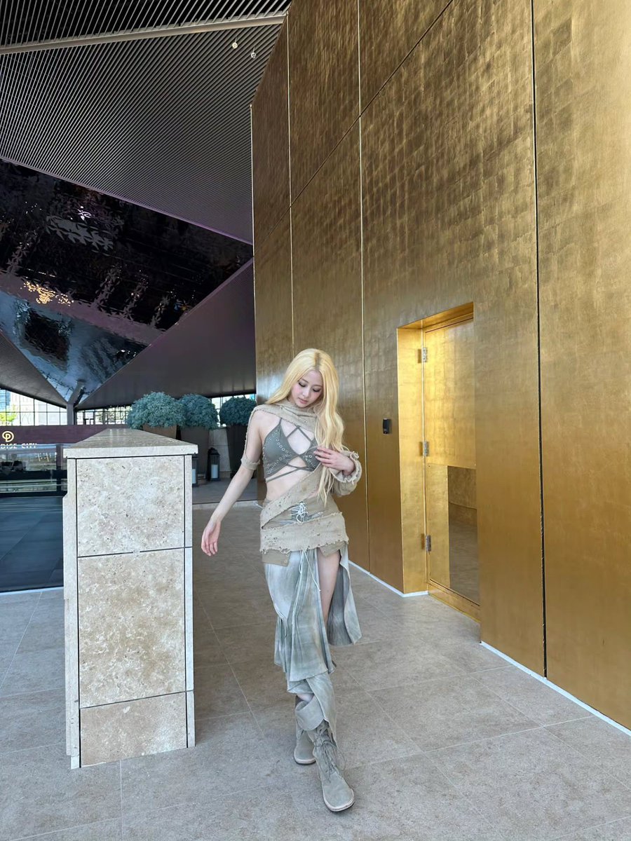 yunjin instagram update