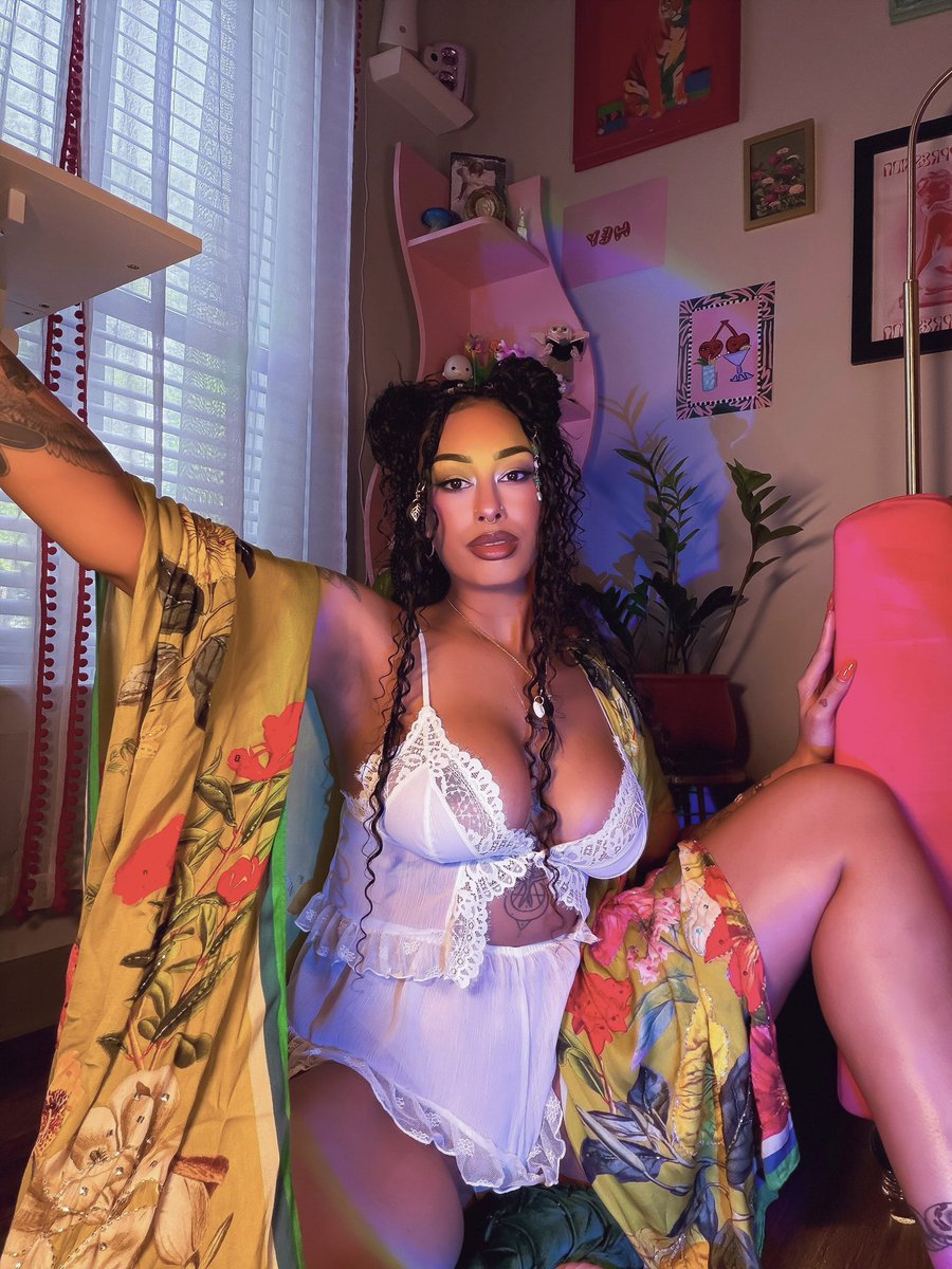 Miss B. Nasty 👑 tweet media