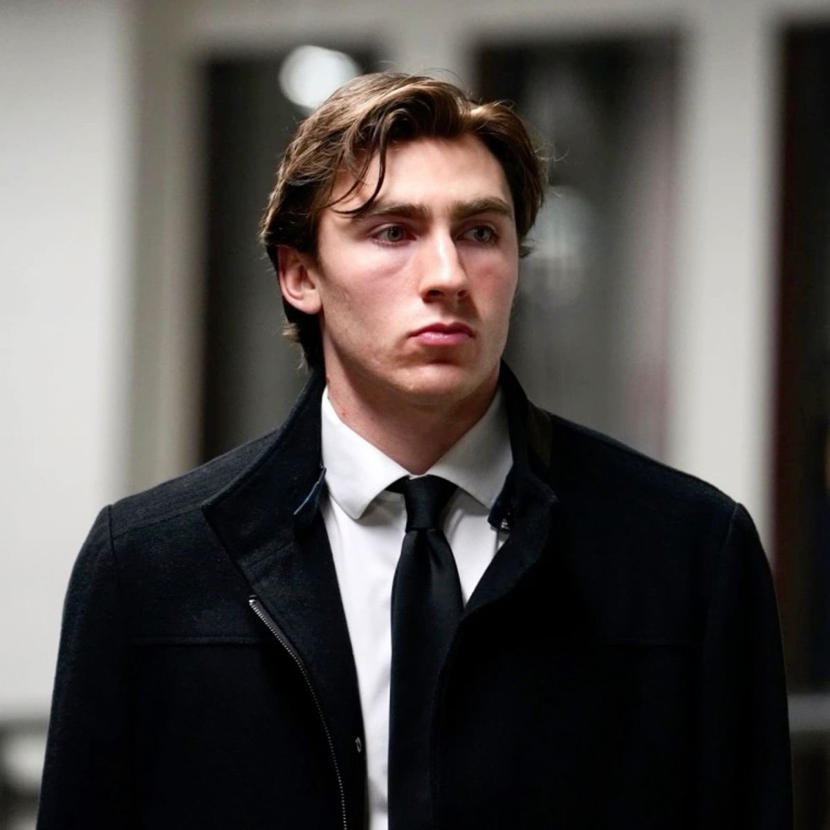 GoToTheBoxPls's tweet image. he’s turning 19 in poland #serving #looks