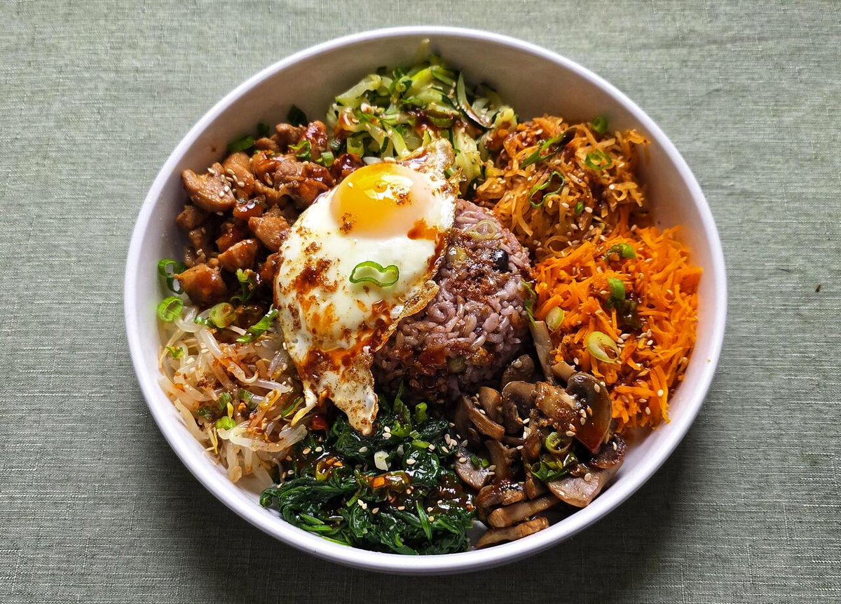 homevsfastfood's tweet image. [Homemade] Brown Butter Gochujang Bibimbap
#homemade #brownbutter #gochujang #bibimbap #fusioneats #homecooking #food #recipes #foodpic #foodie #foodlover #cooking #hungry #goodfood #homecookingvsfastfood