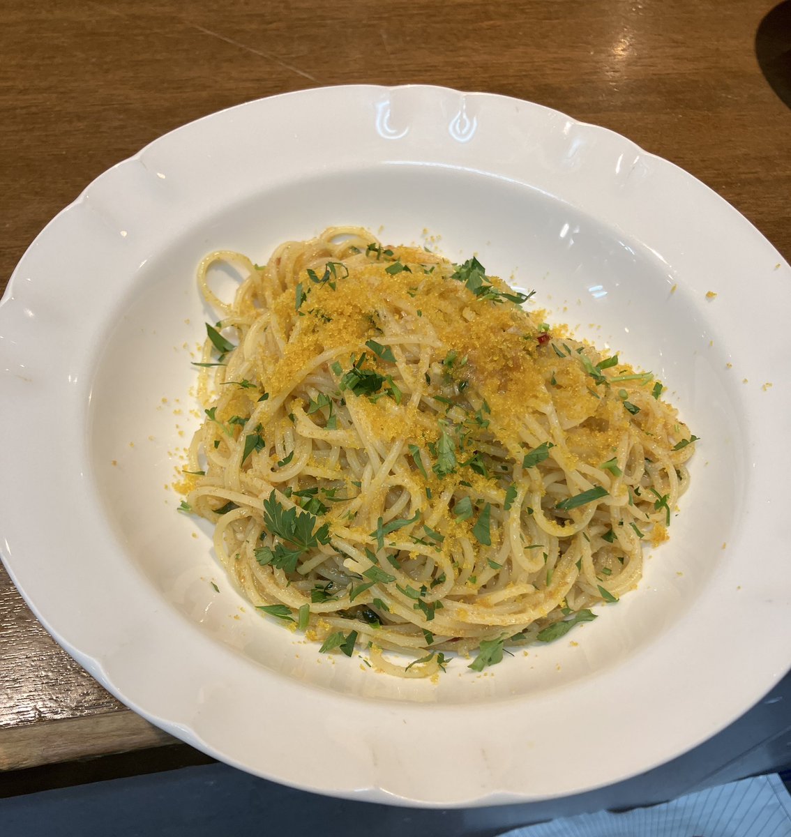 pastamastar's tweet photo. 豪快にカラスミを入れて掛けられるのも友人、お客様のおかげです♪
🙏
でも旨味が濃すぎて少し喉が渇くかな（笑） https://t.co/uZYccGj0eW