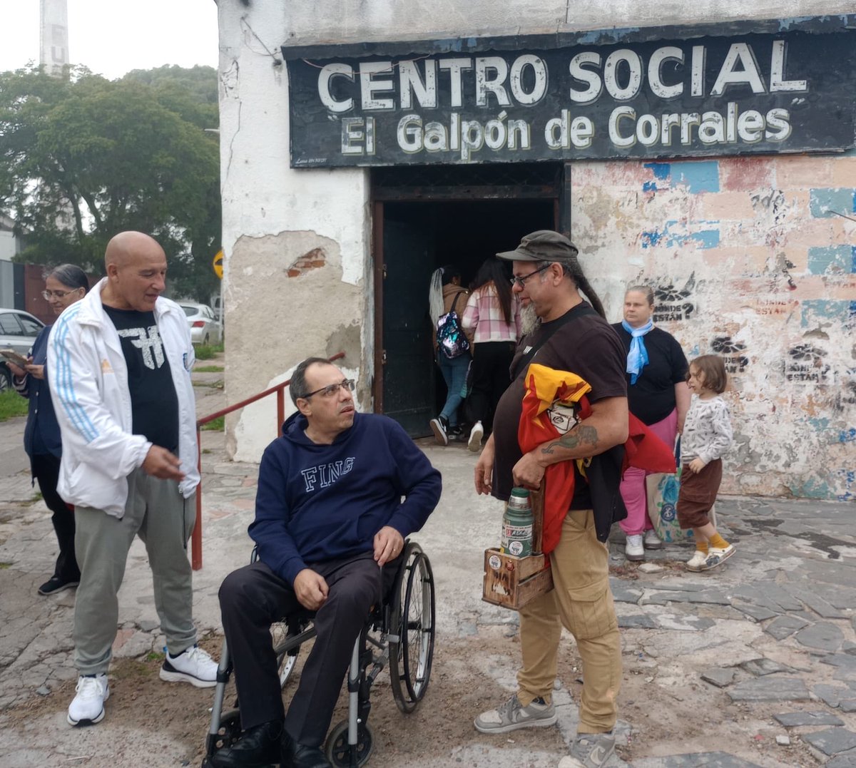 pmenoni's tweet photo. Ayer acompañamos a las familias del Centro Social “El Galpón de Corrales” en su primera salida turística.

Desde Villa Española, esta institución, que lleva 27 años construyendo comunidad, no solo brinda apoyo alimentario, sino que impulsa actividades culturales y educativas.

En el marco del Sistema Nacional de Turismo Social este fin de semana realizaron un paseo a Piriápolis.

Porque el derecho al ocio, a la recreación y a disfrutar también transforma vidas.

#UruguaySorprende