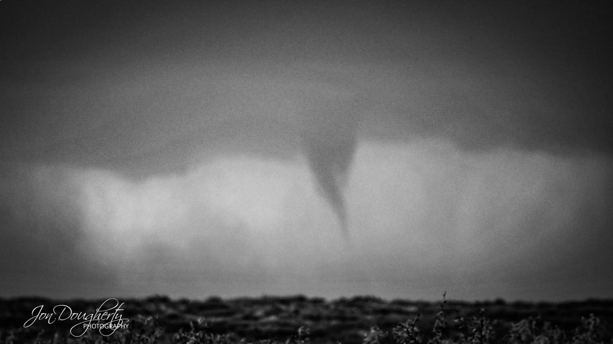 JonTheStormGuy's tweet image. 1 year ago today 

We bagged a mothership supercell in the High Plains of New Mexico near Roswell #Newmexico on a multi-day severe weather event with multiple tornadoes 

#nmwx #wxtwitter