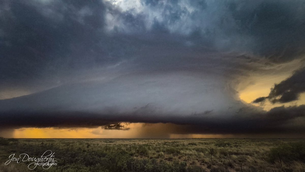 JonTheStormGuy's tweet image. 1 year ago today 

We bagged a mothership supercell in the High Plains of New Mexico near Roswell #Newmexico on a multi-day severe weather event with multiple tornadoes 

#nmwx #wxtwitter