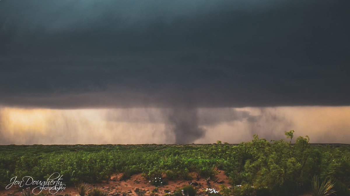 JonTheStormGuy's tweet image. 1 year ago today 

We bagged a mothership supercell in the High Plains of New Mexico near Roswell #Newmexico on a multi-day severe weather event with multiple tornadoes 

#nmwx #wxtwitter