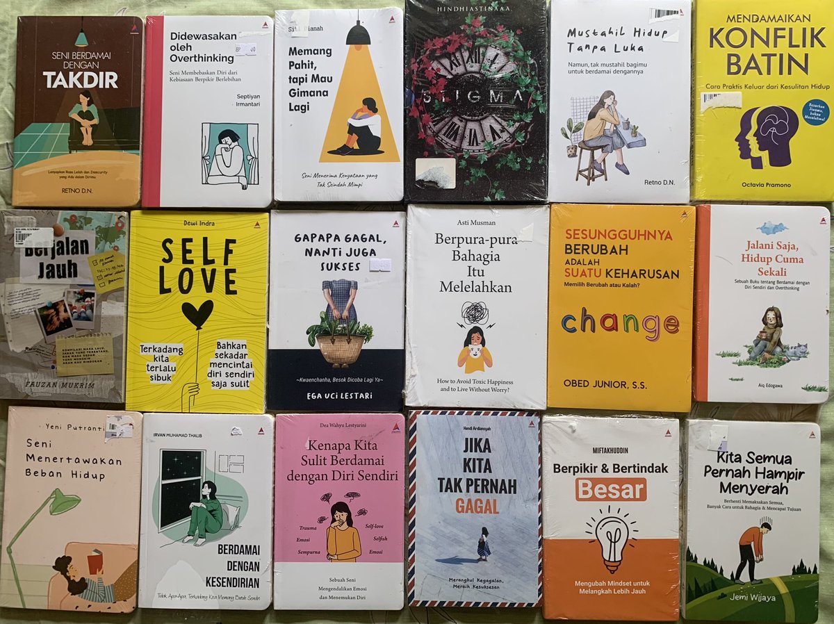 smiggletooth's tweet photo. Haloo tolong bantu aku declutter buku 🙏🏻😭

want to sell novel (fiksi), self help &amp; non fiksi

buku terjemahan &amp; lokal preloved (pic 3 semua NEW sealed) — 30k/buku (take 2 50k)

📍BDG, bisa splitpay (co 🍊 sisain 10k)

t. wts book indonesia bekas ina https://t.co/ZWoCrLbtVx