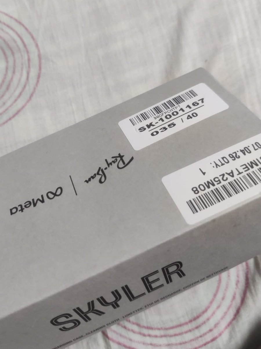riMasterd's tweet photo. Order #404-9019154-8122717 for @RayBanMetaP  Wayfarer placed on 19th April for delivery on 20th. It showed Replacement available for 10 days (photo attached) alongside Open Box Policy (which I didn't go deep with) @amazonIN @samirkumar @AmitAgarwal @jagograhakjago Received Skyler https://t.co/wSmUaSBg1M