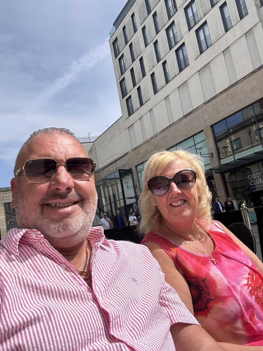 mikeygreen68's tweet image. A lovely afternoon sat in the sunshine ☀️ 😎 having a few drinks with my lovely wife outside @MandC_TheHayes ☀️😎🍺🍷🥂 #BestLife #MakingMemories  #GoodTimes #Blessed #Grateful #PreciousTimes #LovinLife #LivinLife #OneLife #LivinTheDream ❤️🙏