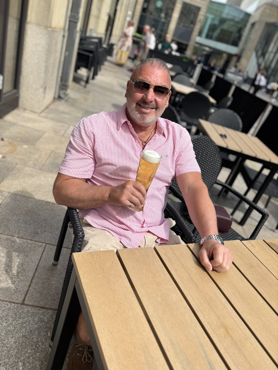 mikeygreen68's tweet image. A lovely afternoon sat in the sunshine ☀️ 😎 having a few drinks with my lovely wife outside @MandC_TheHayes ☀️😎🍺🍷🥂 #BestLife #MakingMemories  #GoodTimes #Blessed #Grateful #PreciousTimes #LovinLife #LivinLife #OneLife #LivinTheDream ❤️🙏