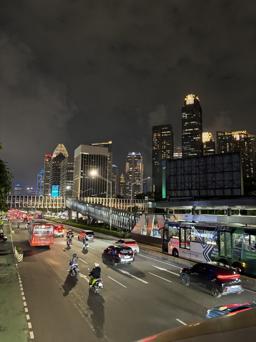 travelsizeboy's tweet image. Di bawah langit malam yang terang ✨

#latepost