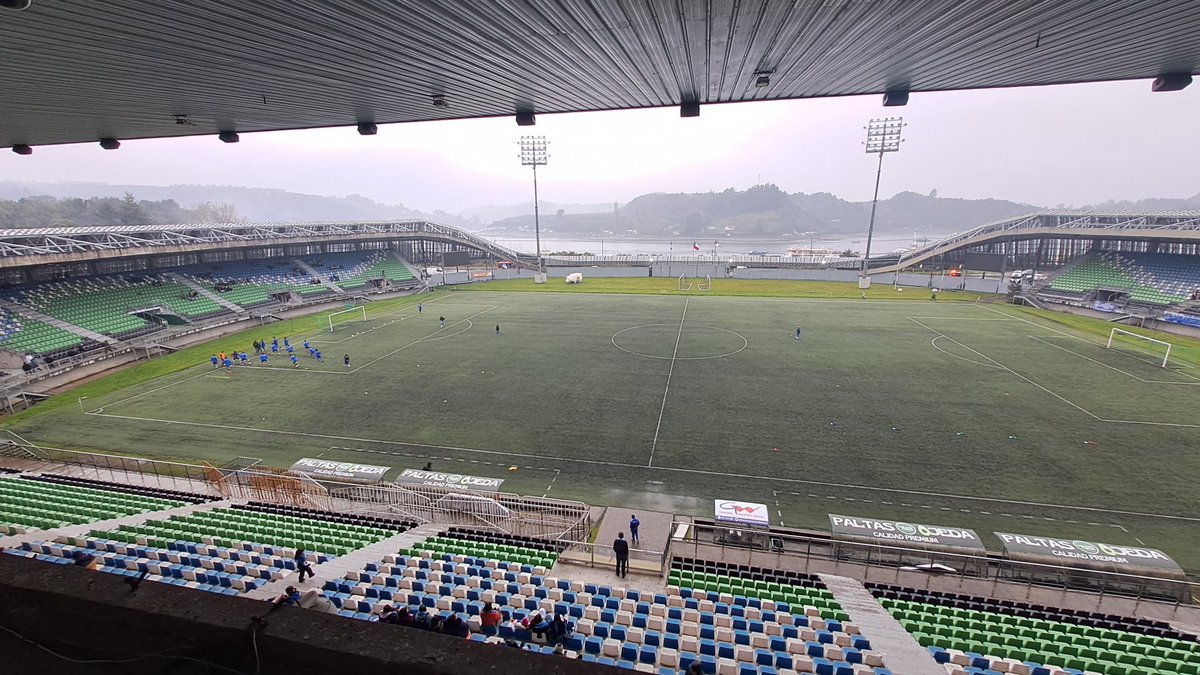 Ayer 📷 jornada de fútbol en el estadio chinquihue de Puerto Montt.