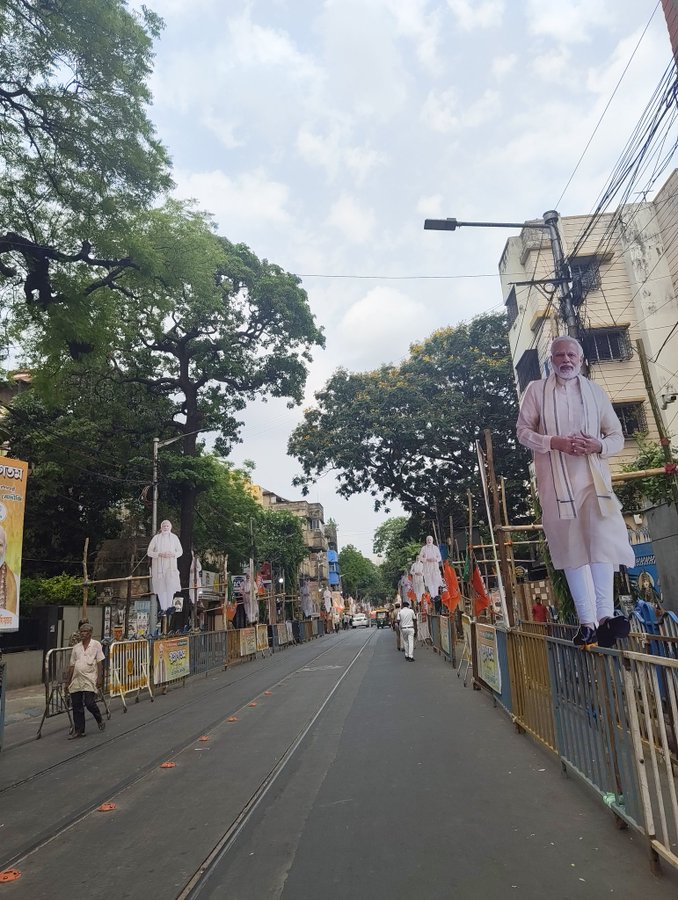 MeIndian03's tweet image. The difference between a STATESMAN &amp;amp; a leader

~ MMS was the PM of whole India, never asked votes in state elections, not PR ka bhookha, Fotojeevi 

~ he is Modi

Agar upar wala kahe ki pehle gaan mra, firr Bangal jeetega toh pta nahin ye kya karega
#ManMohanSingh #Narendramodi