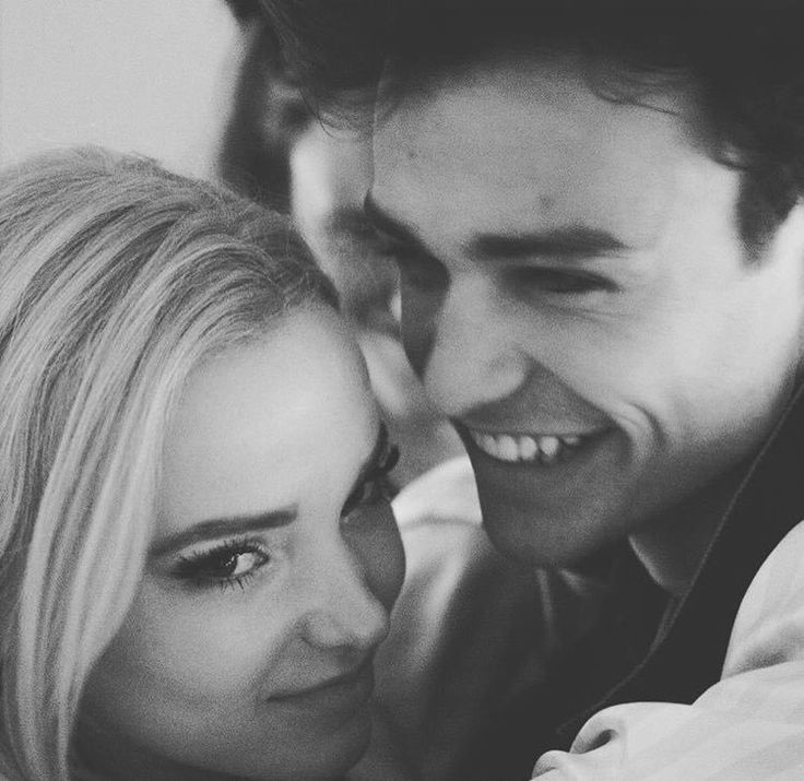 MacriMattos's tweet photo. "Mesmo com toda essa rivalidade, ele ainda é o único que faz meu peito apertar."  

A linha entre o ódio e o amor é fina, especialmente em uma agência de espionagem. ❤️‍🔥

📖: Meu (amado) odiado espião - Macri Mattos (disponível na Amazon e K.U) https://t.co/kEs6UoAAPI