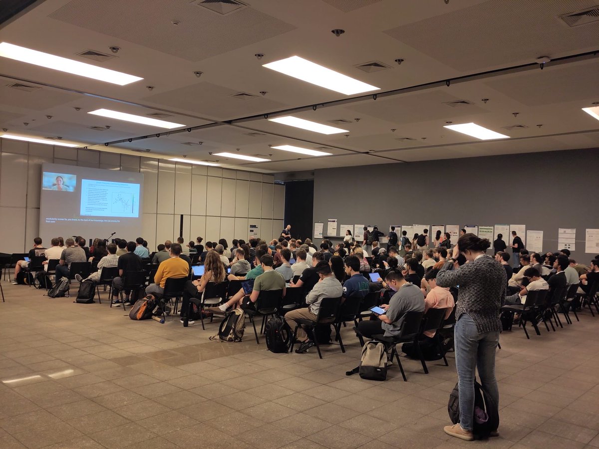 SharvVadgama's tweet photo. @GRaM_org_ has a packed audience! Join in person or online to know more about geometry! https://t.co/BoD19H7mB9
