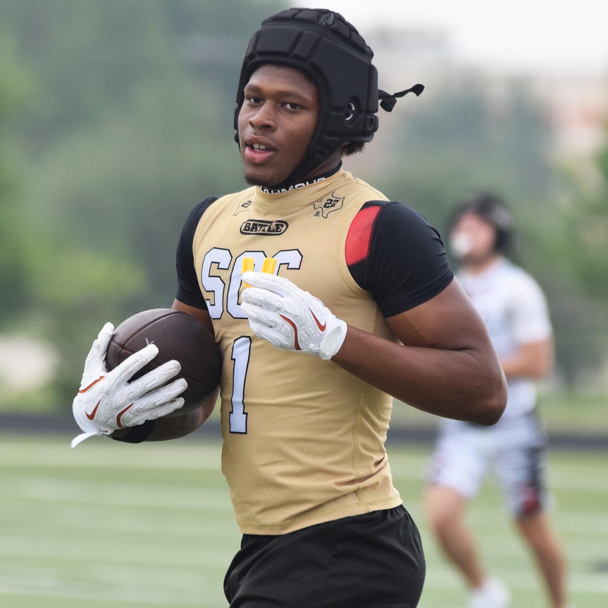 GPowersScout's tweet image. South Oak Cliff 2027 DB Isaiah Udom (@isaiahudom1) is one of #TXHSFB's elite prospects and can play all over the secondary. 

Udom has OVs set with Baylor, SMU and Texas and helped lead @SOCGoldenBearFB to a state title last season. 

texasfootball.com/recruiting/pla…