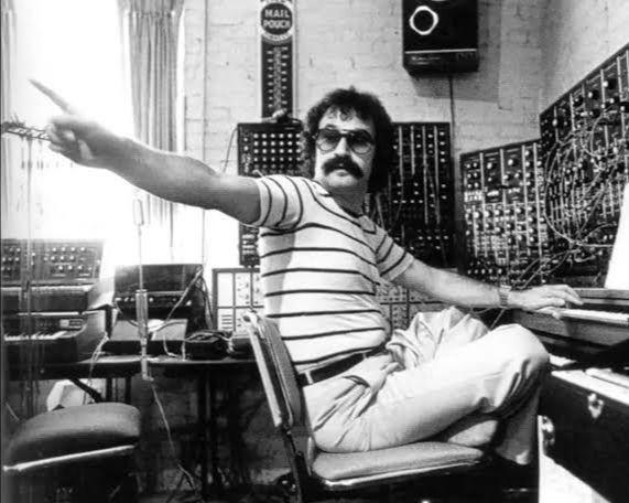 TDlemon9's tweet image. #accaddeoggi
Il #26aprile 1940 è nato #GiorgioMoroder. Tra i musicisti più innovativi della disco music. Ha lavorato con B. Streisand, B. Spears, D. Summer, J. Jackson, D. Bowie, F. Mercury. 3 Oscar: la c.s. di Fuga di mezzanotte, Flashdance e Top Gun. 
tdlemon.it