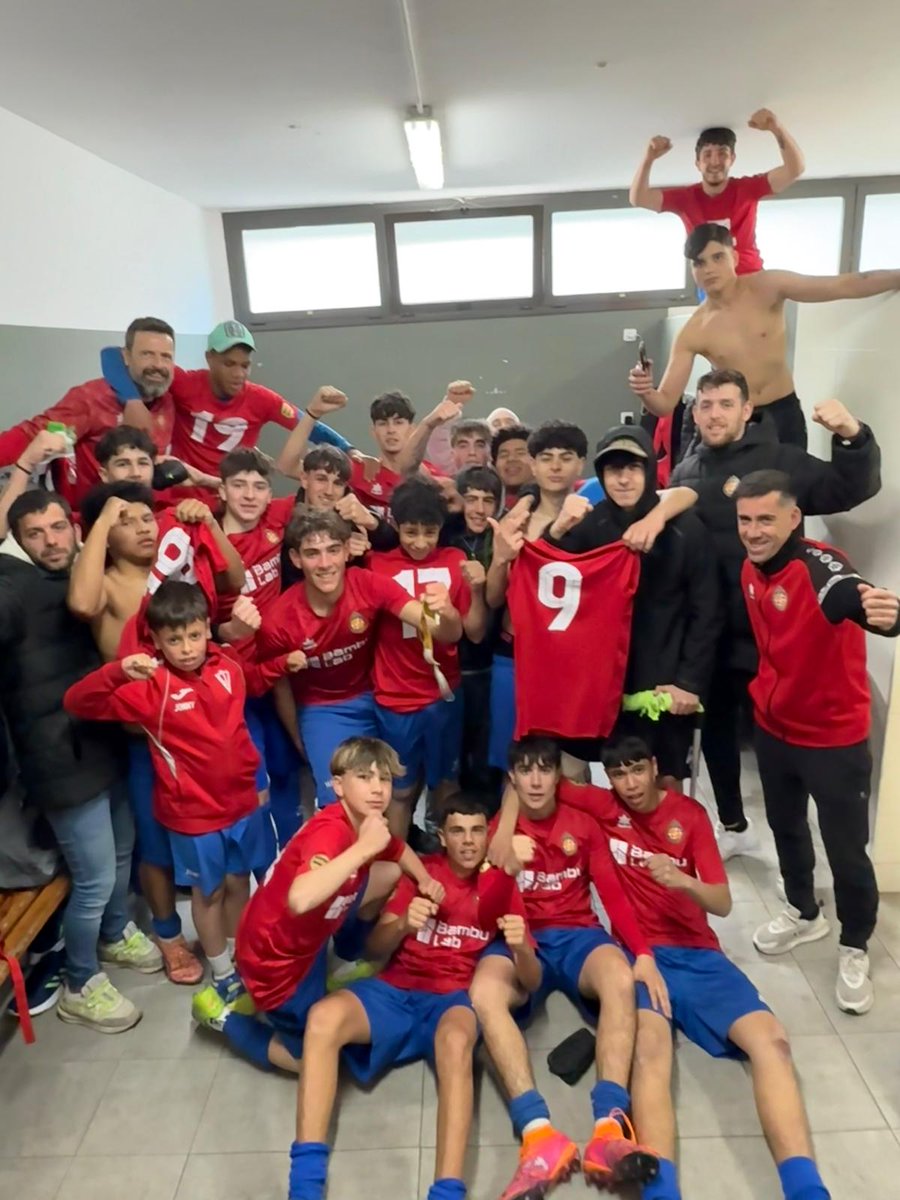 UDMONTSERRAT's tweet photo. 𝐒𝐄𝐆𝐔𝐍𝐃𝐀 𝐃𝐈𝐕𝐈𝐒𝐈𝐎́𝐍 𝐉𝐔𝐕𝐄𝐍𝐈𝐋, 𝐆𝐑𝐔𝐏𝐎 𝟒𝟐
𝙹𝚘𝚛𝚗𝚊𝚍𝚊 25

Final‼️

Victoria por incomparecencia del equipo rival

UDM 3-0 CE Olivella 

🔴#SOMOSLAUNION🔴 https://t.co/SPkma3ArN9