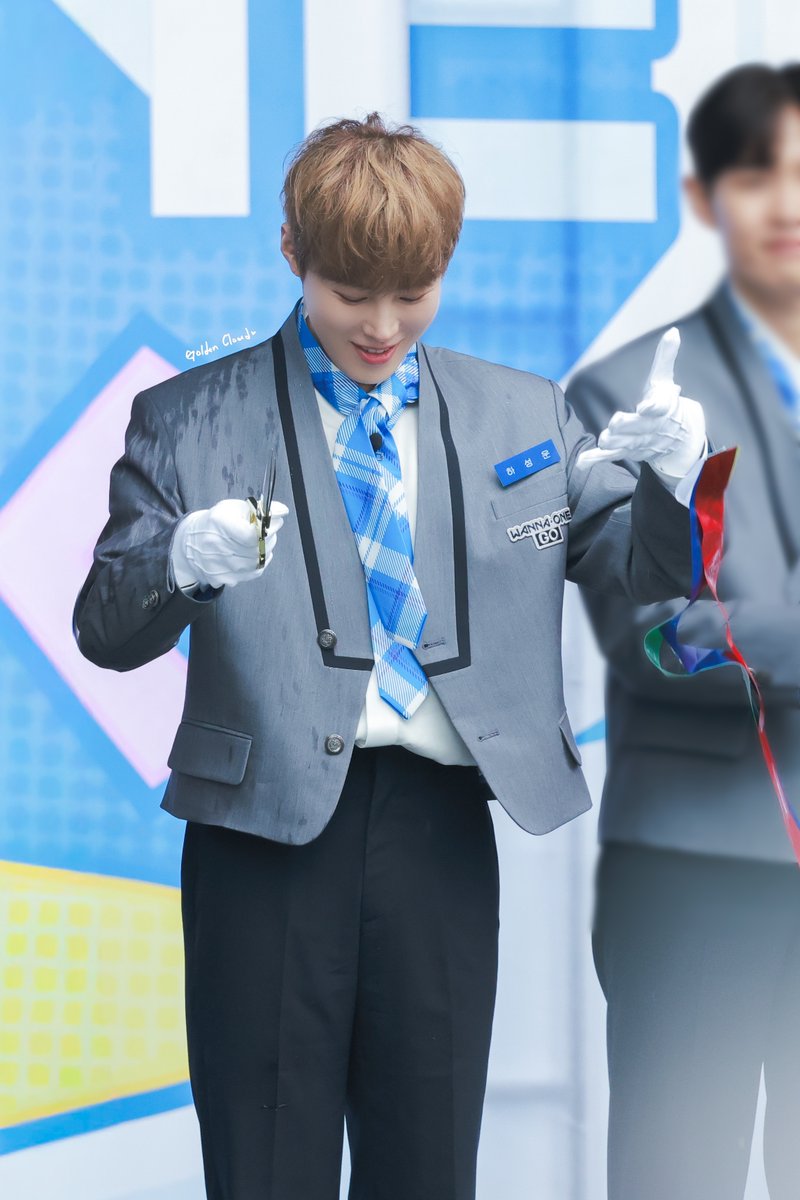GoldenCloud0322's tweet photo. 260406
<WANNA ONE GO : Back to Base> 워너원고 오프닝

커팅식 리본 끈 귀엽게 던지는 아기 왕자
이 장꾸 갓기의 천진난만함에 또 심장 고장나버림💘 

저 무해하고 해맑은 웃음 보고 있으면 세상 근심 다 사라지고 행복만하게 해주고 싶음🫠 함께 하성운 행복지키미 하실 하늘 손🤚

#하성운 #HASUNGWOON #워너원 #WannaOne #WannaOneGo @gooreumseng