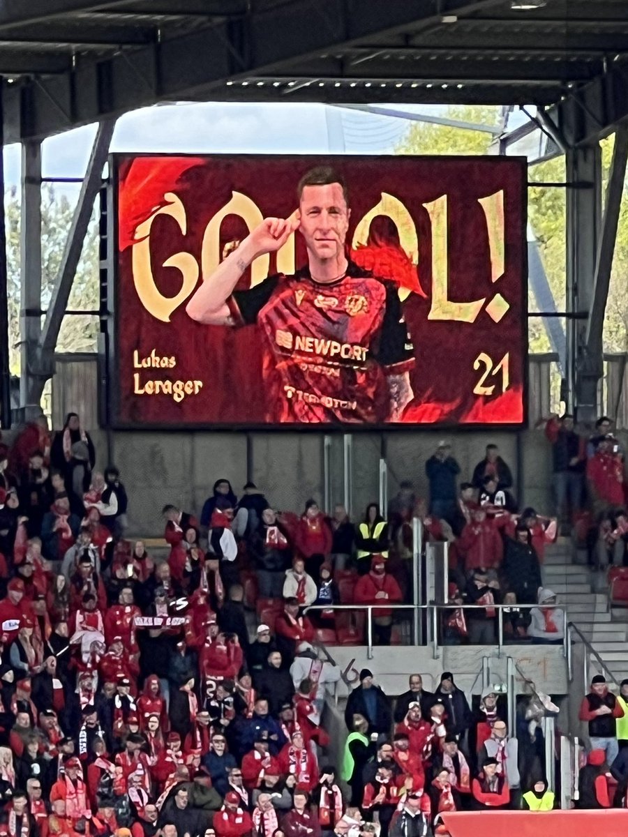bayronhost's tweet photo. Widzew Łódź- Motor Lublin #WIDMOT #Widzew #widzewlodz  @RTS_Widzew_Lodz  #ekstraklasa #ZawszeW12 #rtswidzewłódź #RazemTworzymySilę @_ekstraklasa_ #NaStadionie  #sercełodzi https://t.co/MWWghXgMsw