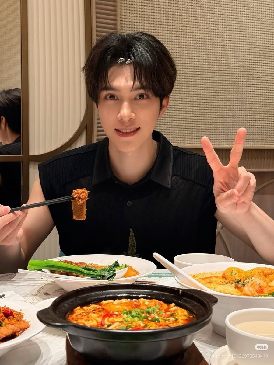 hendery 𝘧𝘪𝘭𝘮 tweet media