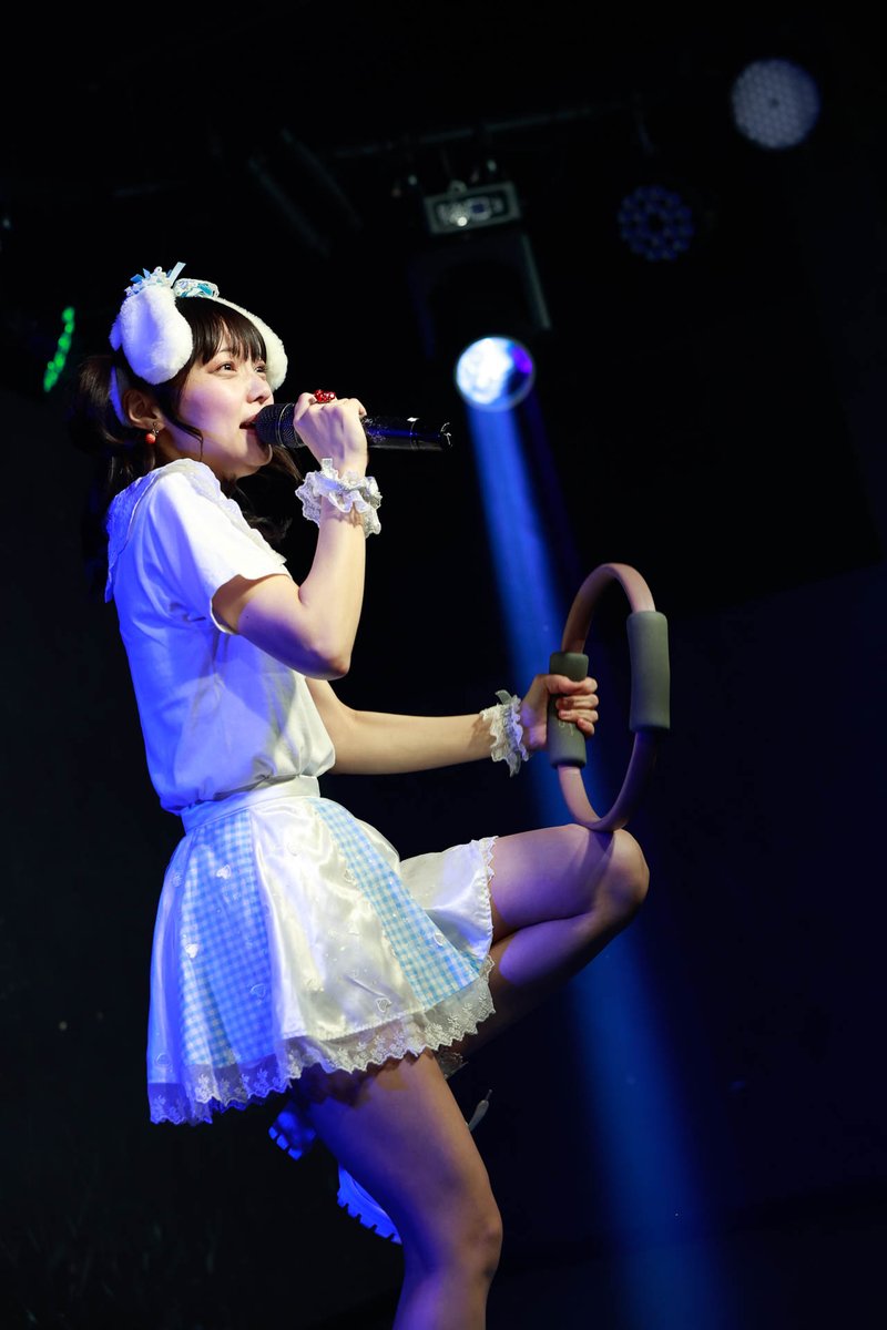 2026.4.26(日) セカイべフェス vol.100 その1
#松山あおい <a href="/aoi_15candy/">松山あおい</a>

「ガンバロウ！」のポーズは数稼げる、とのことでいつもより脚上げ時間長めで、シャッターチャンスを促すおねえさん