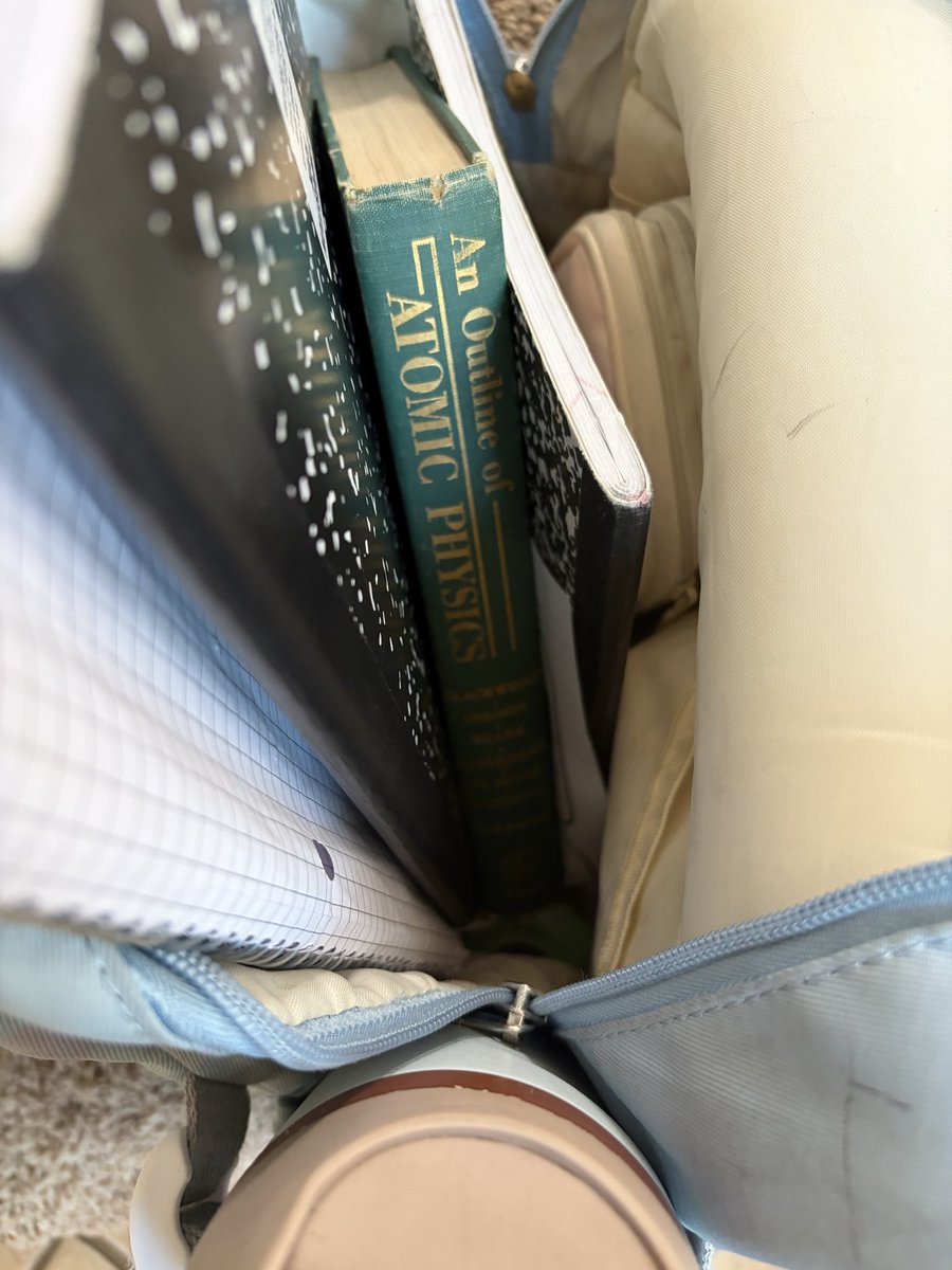 Rebecca 📖 tweet media