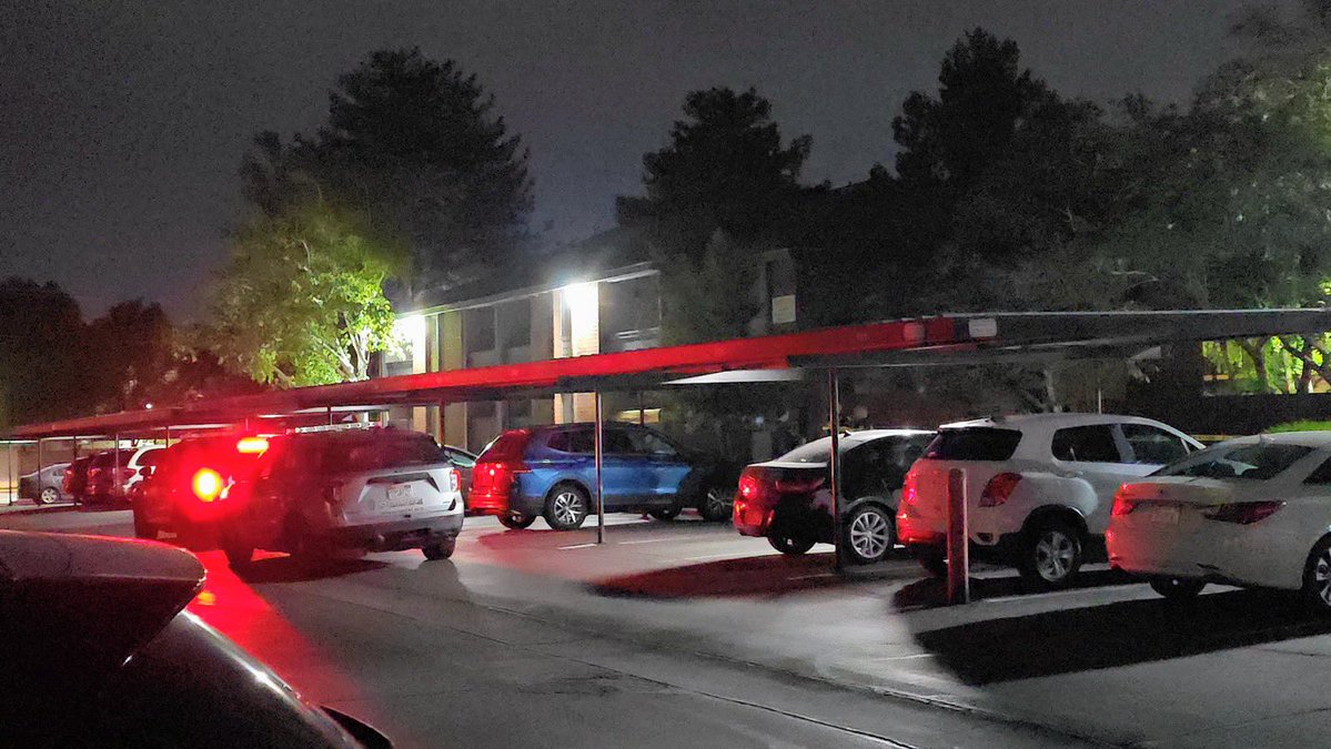 SLCScanner's tweet image. #UPDATE The victim in last nights shooting, has life-threatening injuries. 

Police: Man critically injured in South Salt Lake shooting Saturday night; suspect in custody gephardtdaily.com/local/police-m…