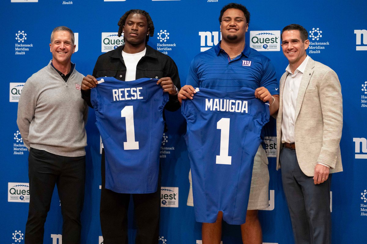 FanDuel's tweet image. The Giants draft might change the franchise:

🔹 Arvell Reese
🔹 Francis Mauigoa
🔹 Colton Hood
🔹 Malachi Fields
🔹 Bobby Jamison-Travis
🔹 J.C. Davis
🔹 Jack Kelly