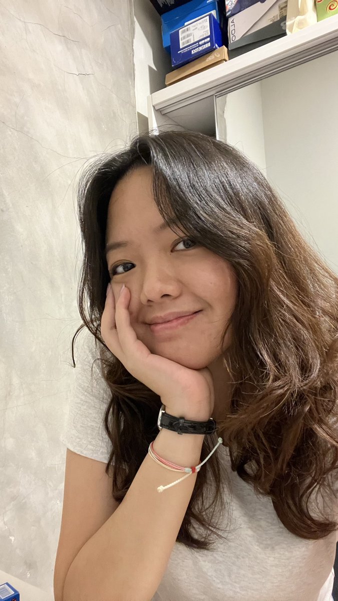 devinardelia's tweet photo. Good hair day is today!

Hand was meant to be a prop to cover jerawat di pipi. Walaupun ternyata masih kelihatan juga.
🤷‍♀️🤷‍♀️🤷‍♀️ https://t.co/wV0eTFaAhB