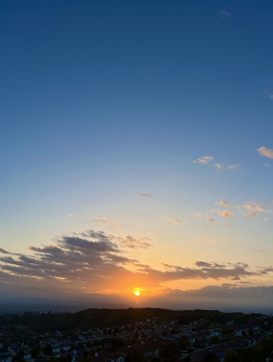 mlzema's tweet image. Good Morning From #SoCal! 
#SundayMorning #Sunrise #Sun #Sky #SkyPhotography #Spring #April #SundayVibes #Sunday