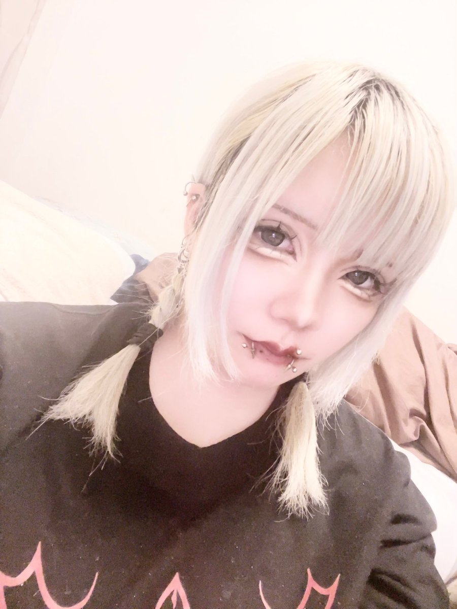 メラ tweet media