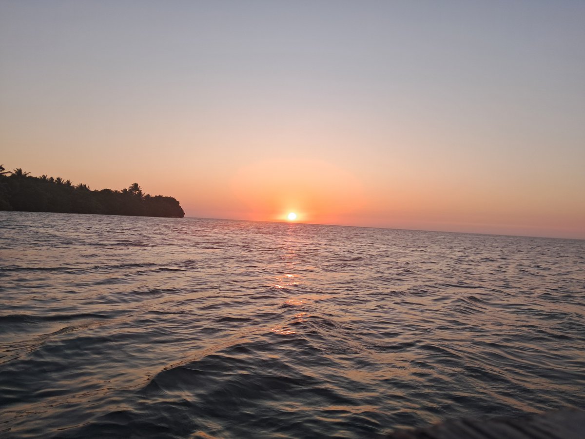 bzeadventures's tweet photo. Long Caye has the best sunsets.

#OffTheWallBelize #BelizeAdventures #BelizeAdventure #SlickrockAdventures #GloversReefAtoll #LongCaye #Belize #IslandVibes #IslandLife #EcoResort #DivingBelize #BelizeDiving https://t.co/0sXwH49TfI