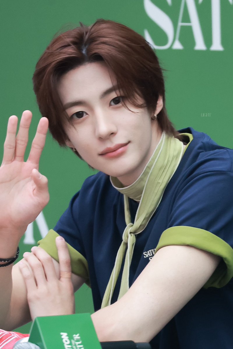 𝐋𝐈𝐆𝐇𝐓 tweet media