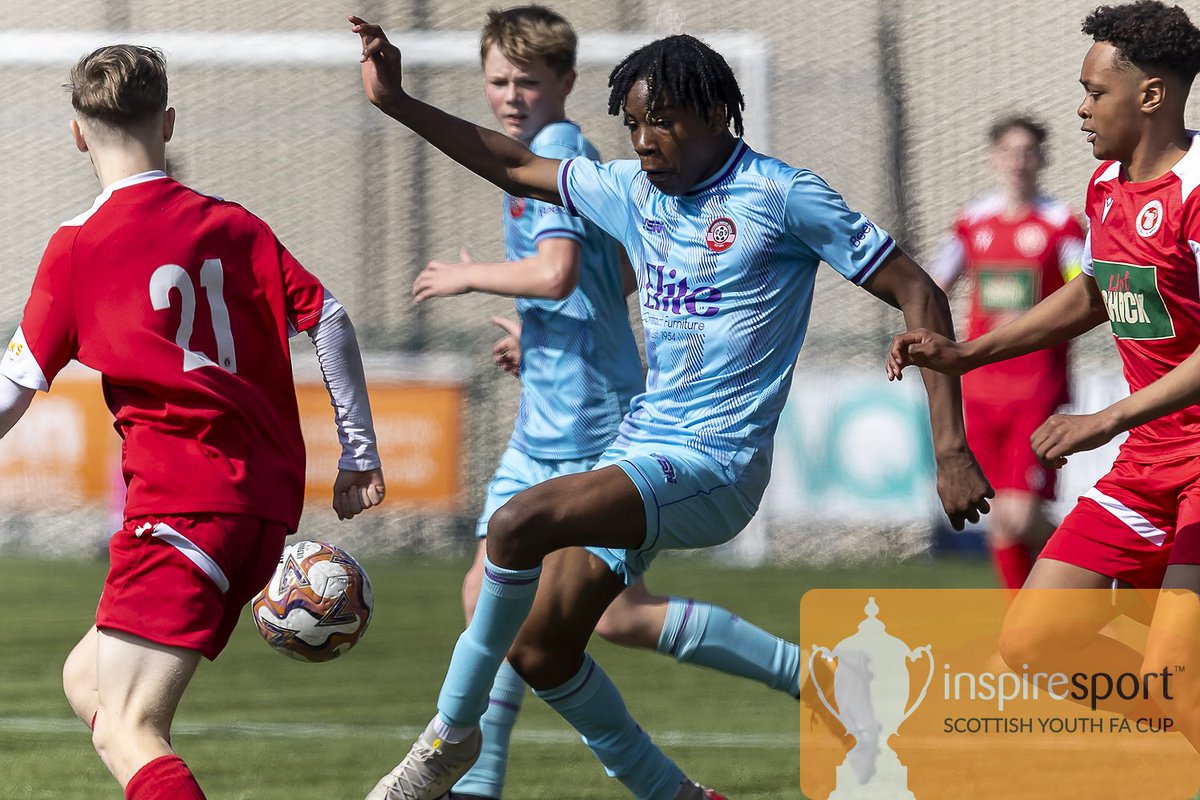 ScottishYouthFA's tweet image. 📷 Some intense moments from the first half of our 14s Cup Final

#SYFAinspireCup #inspired @inspiresport @Giffnock_SC @LochendFA @CollargeImages