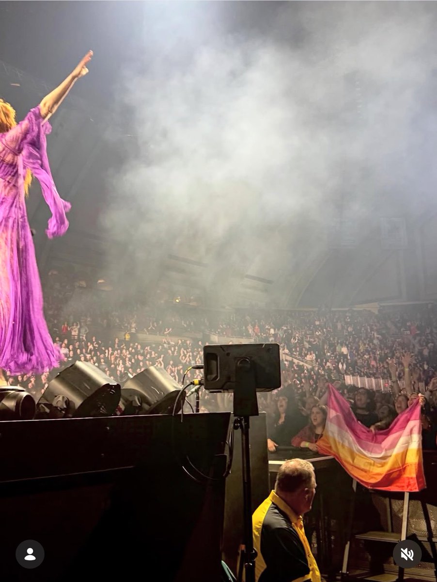 liz ⚢ IS seeing ariana 🍉 tweet media