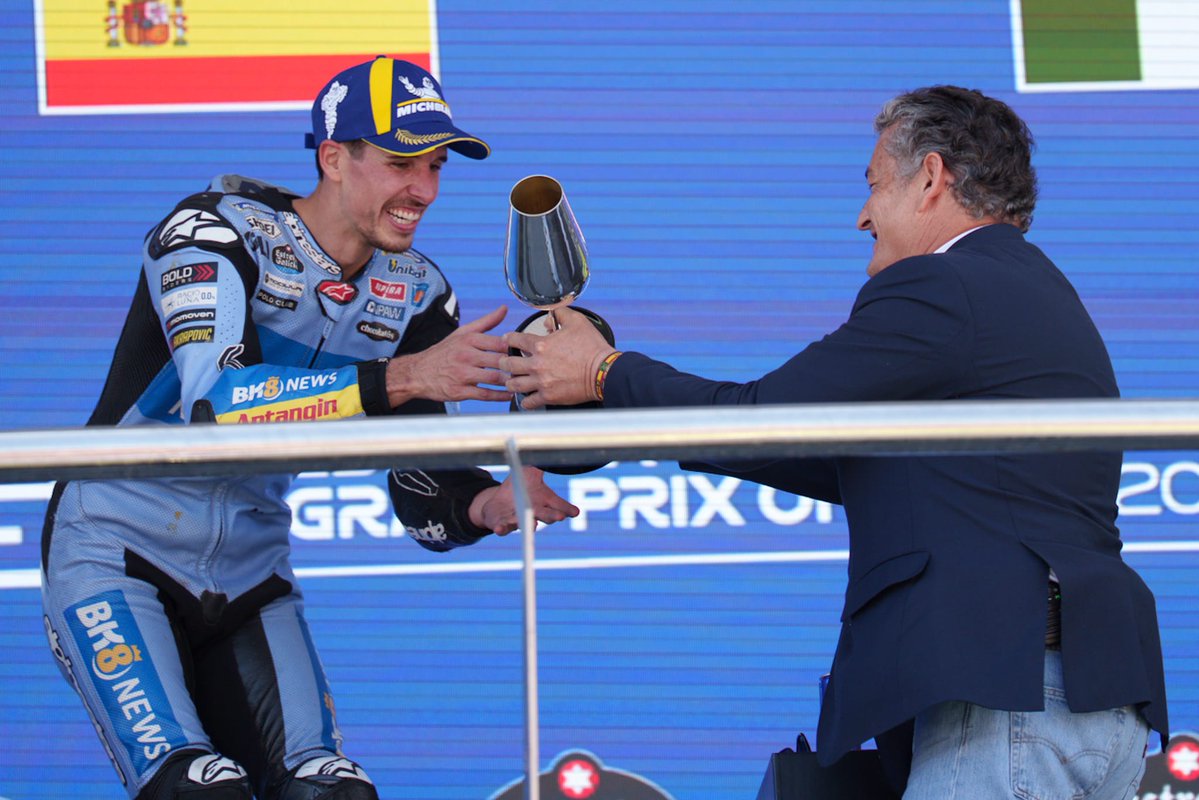antoniosanz's tweet image. Enhorabuena a @alexmarquez73 por coronarse campeón del @MotoGP #Jerez🏆

Felicidades también a Senna Agius por imponerse en #Moto2 y a Máximo Quiles por su gran victoria en #Moto3 👏🏁

¡Gracias a todos por este gran día!