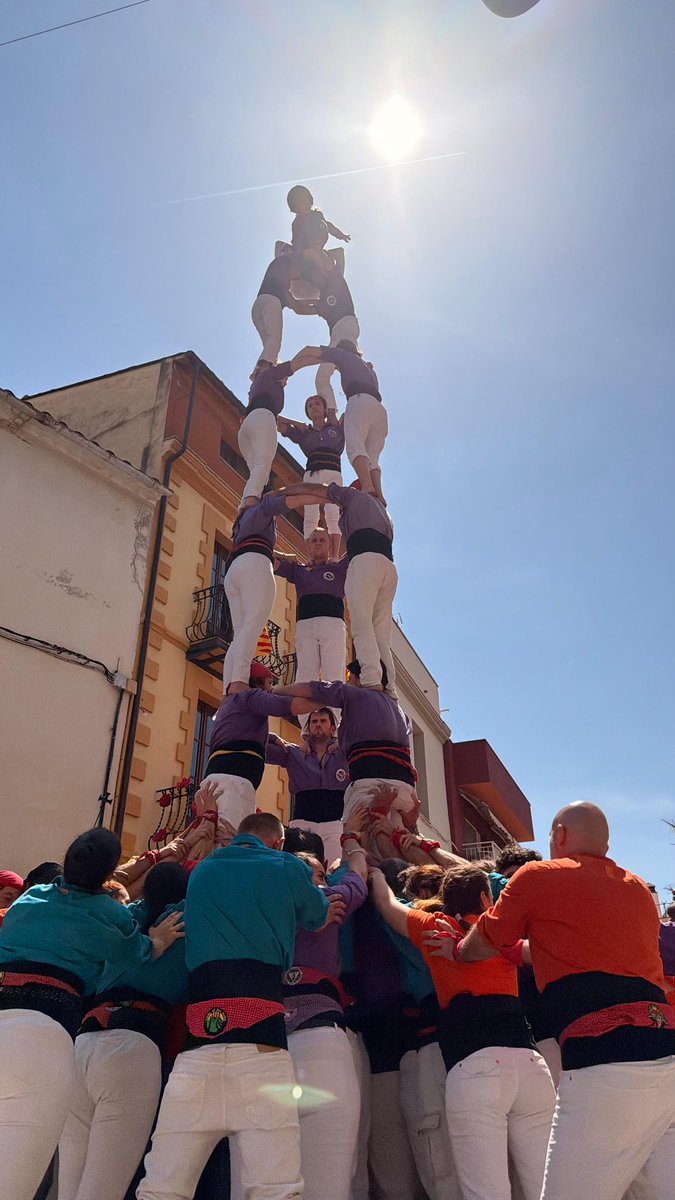 CCFigueres's tweet photo. Avui hem actuat a les Festes del Roser de la Cellera de Ter amb @guillats i @ccbaixmontseny 🎉
Hem fet: 2pd4, 3d7, 5d6, 4d6, 2pd4 i pilars de mainada.

Bones sensacions i molta germanor a plaça, gràcies per l’ajuda a pinyes🤝🏻

#castellers #castells https://t.co/MuB2tVanpX