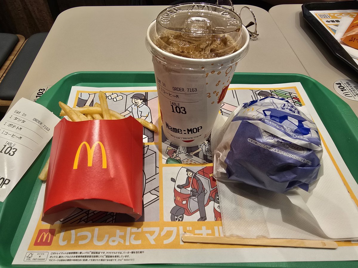 にこいち帰り。
マックへ行きお喋り🍔🍟
11時に家を出てきてるから昼夜兼用ご飯な感じ( 'ч'    )
そこからの帰りは大雨💦
私1人になってからもすごい雨で、姫路で事故渋滞、、22時半前に帰宅でした☔