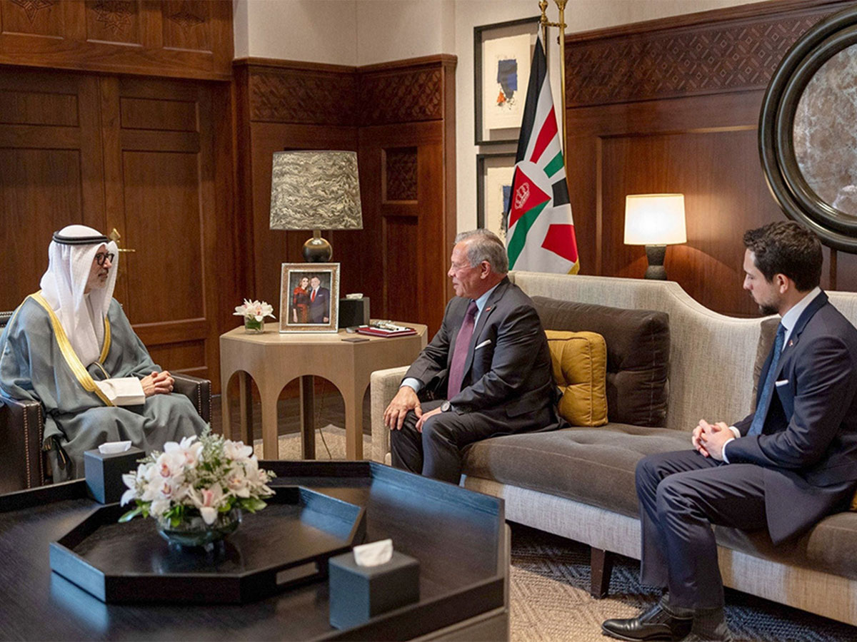 QNAEnglish's tweet image. Jordanian King Discusses Strengthening Relations, Efforts to Sustain Regional Calm with Kuwaiti Foreign Minister
#QNA  #Kuwait  #Jordan
bit.ly/420QKkG