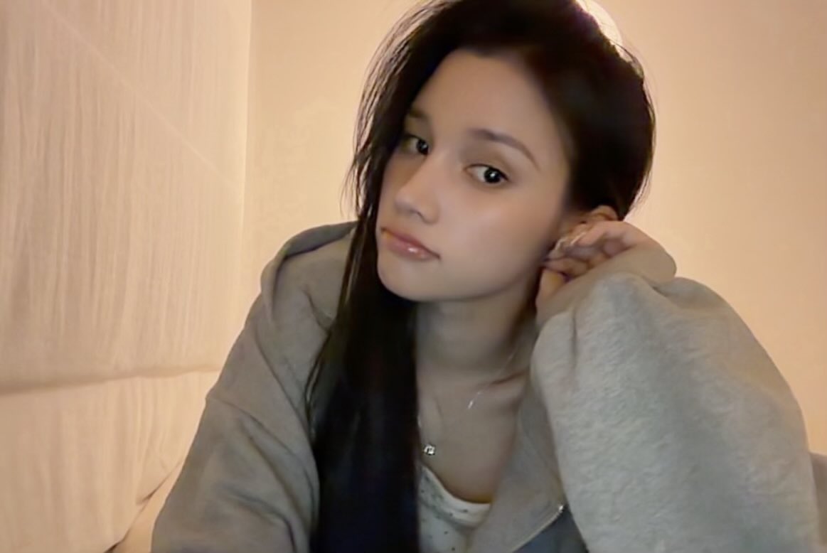 250426 hiyeahhh_ ig update ✨

“💻💫✨”

🎵girlsweetvoiced - a million faces

#HUENING_BAHIYYIH #휴닝바히에
#Kep1er #케플러