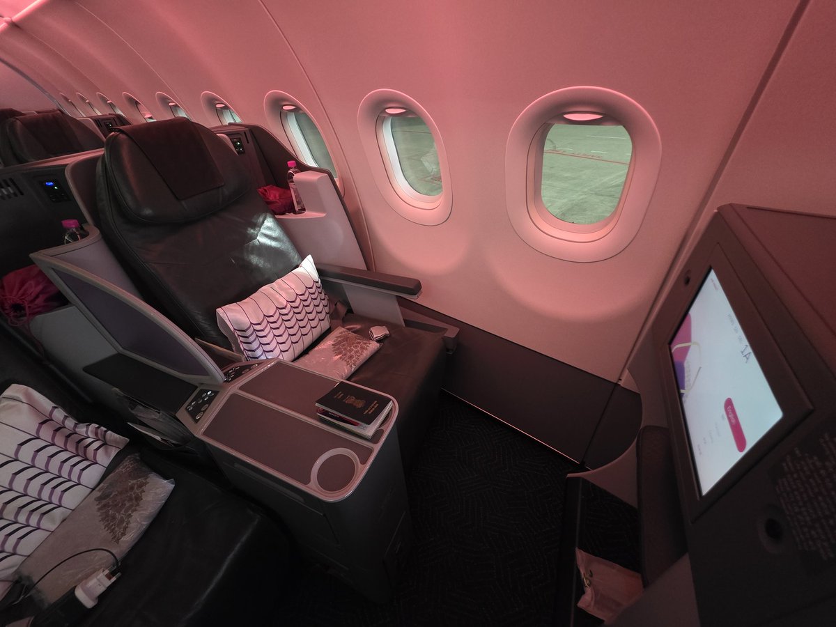 Vinamralongani's tweet image. Namaste from 1A aboard VT-TVA, the 1st of 10 brand new A321neo inducted by Vistara, now operated by @airindia.
Super ground staff here in Singapore. Special shoutout for Sonia.
Really looking forward to being back home after two weeks.
Take me to India, Air India!
#AvGeek